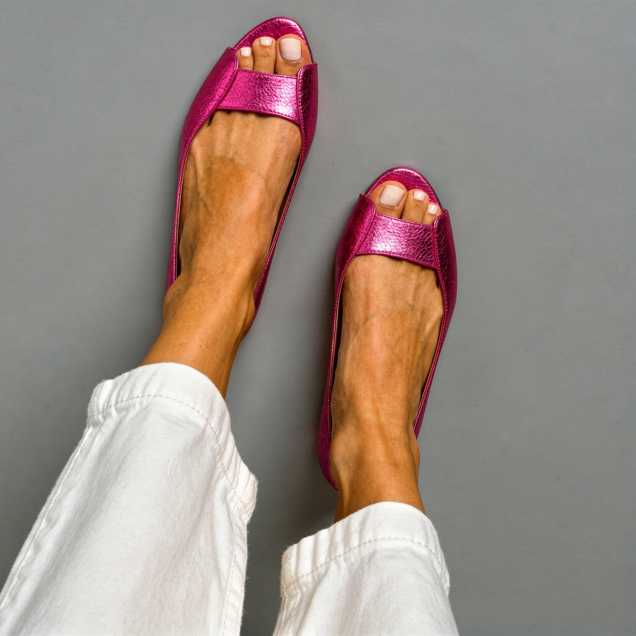Victoria - Elegant Comfort Gold Sandals