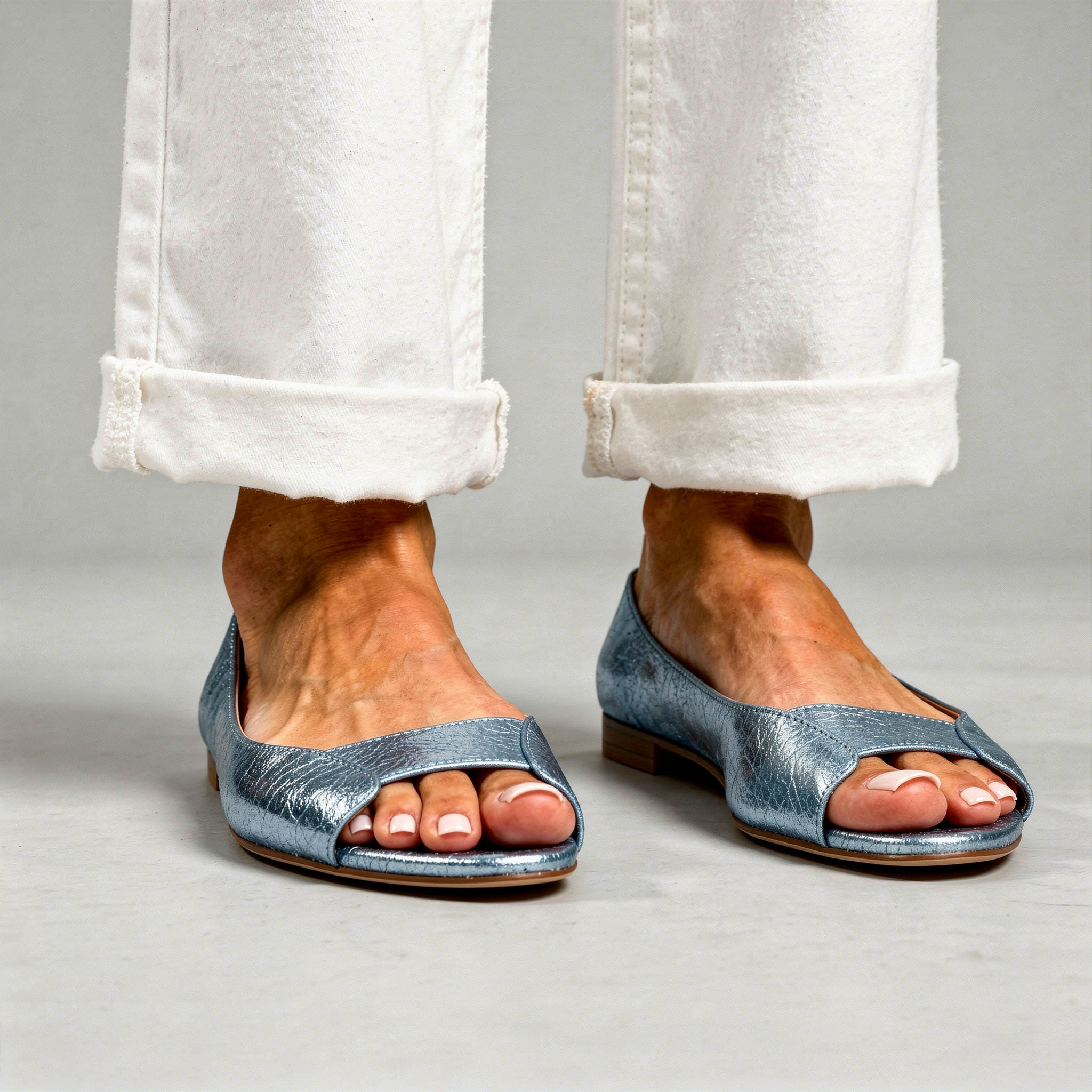 Victoria - Elegant Comfort Gold Sandals