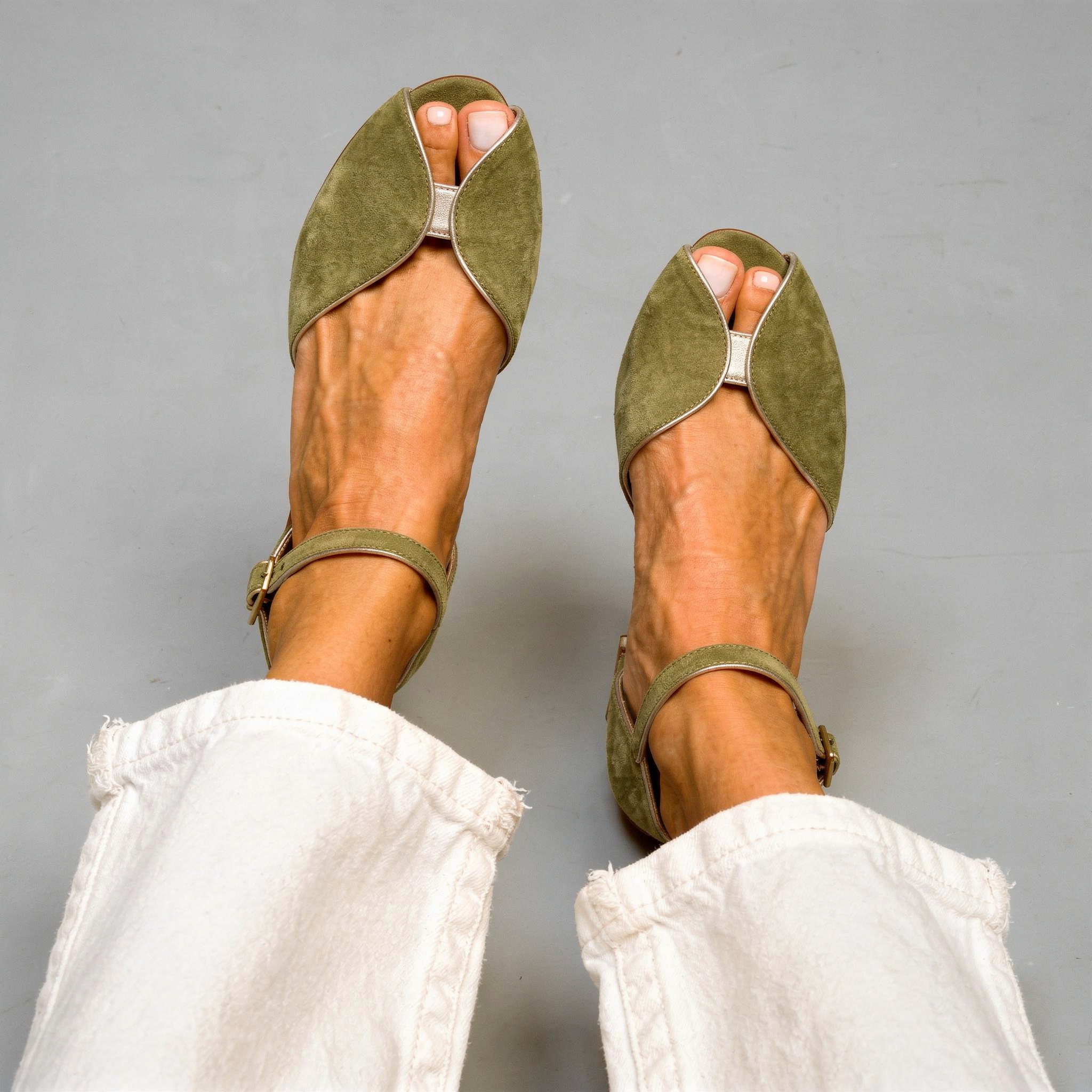 Charlotte - Elegant sandals in sage green