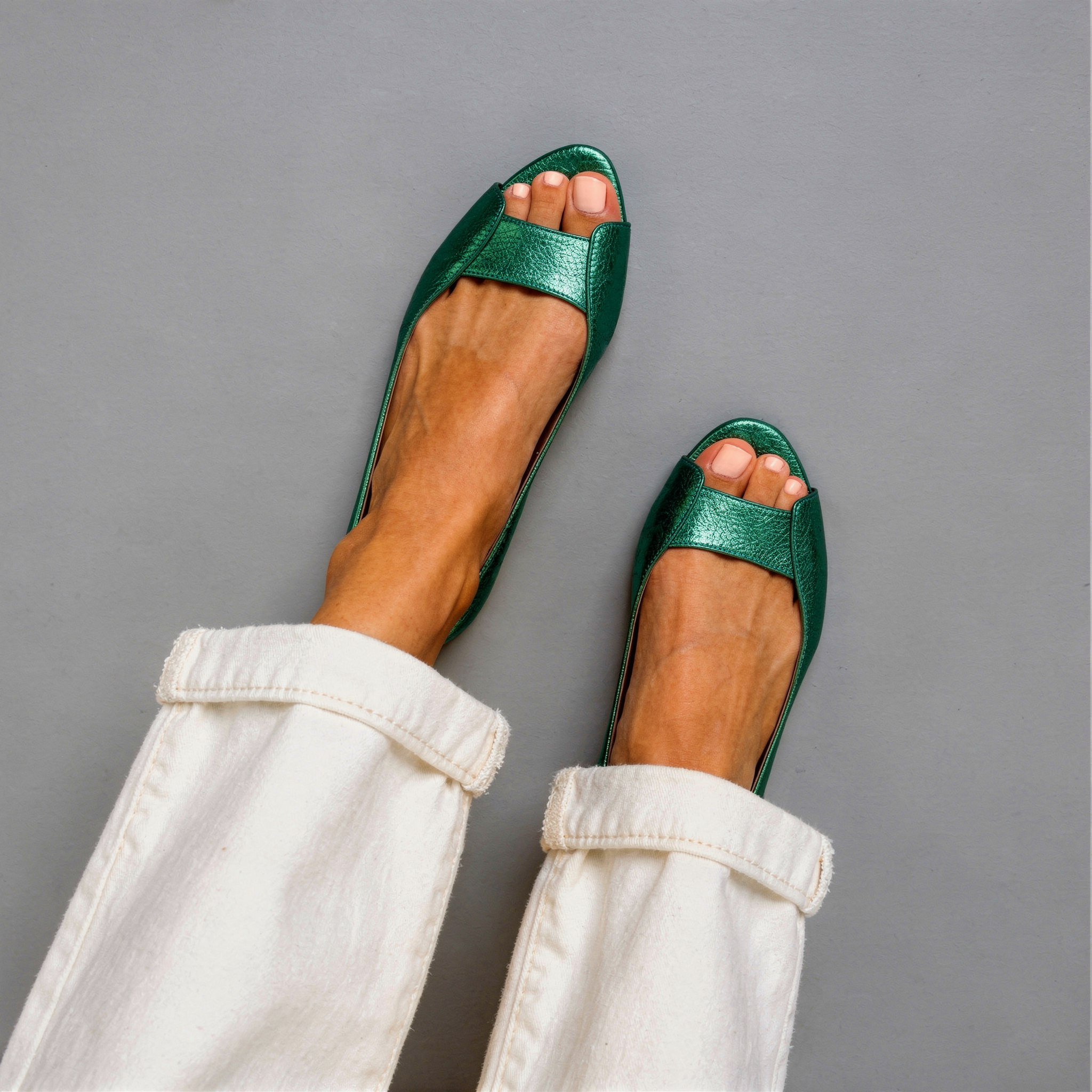 Victoria - Elegant Comfort Gold Sandals